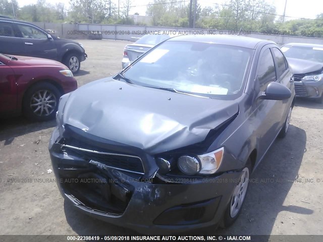 1G1JA5SH2D4147400 - 2013 CHEVROLET SONIC LS 灰色 照片 2