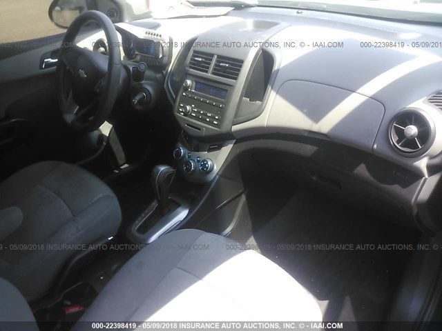1G1JA5SH2D4147400 - 2013 CHEVROLET SONIC LS 灰色 照片 5