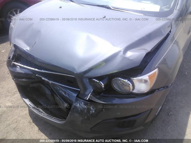 1G1JA5SH2D4147400 - 2013 CHEVROLET SONIC LS 灰色 照片 6