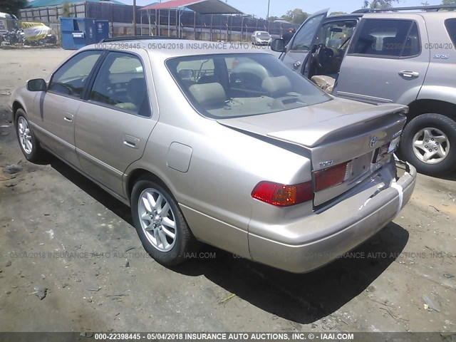 4T1BF28K1YU935228 - 2000 TOYOTA CAMRY LE/XLE TAN photo 3