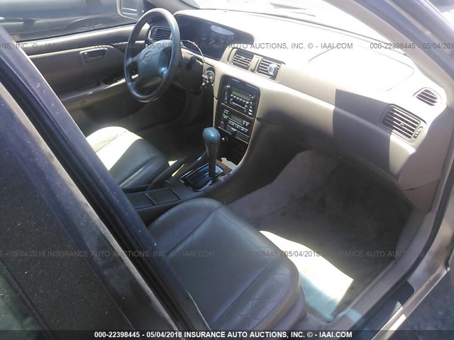 4T1BF28K1YU935228 - 2000 TOYOTA CAMRY LE/XLE Թուխ լուսանկար 5