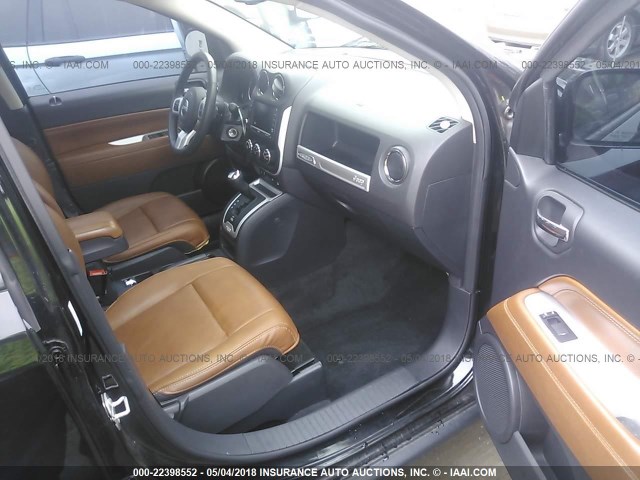 1C4NJDEB8GD745599 - 2016 JEEP COMPASS LATITUDE 黑色 照片 5