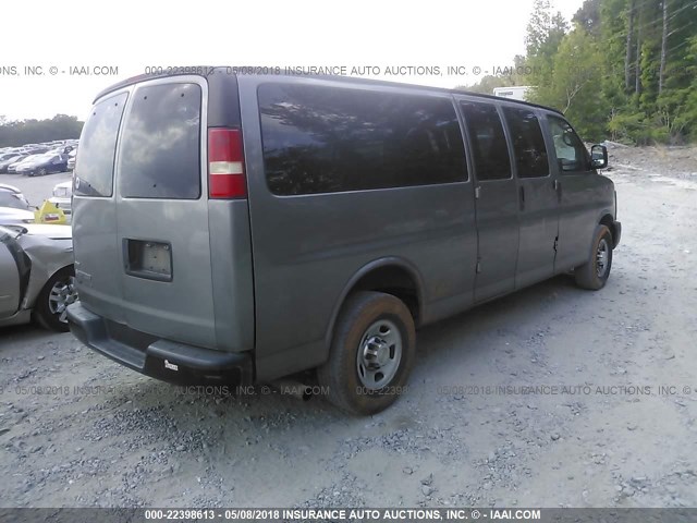 1GAZGZFG0B1156038 - 2011 CHEVROLET EXPRESS G3500 LS GRAY photo 4