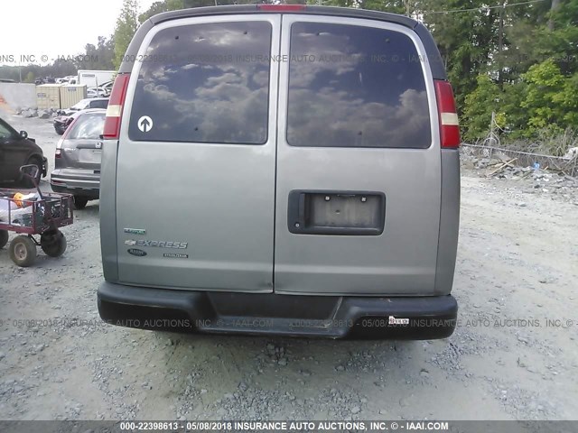 1GAZGZFG0B1156038 - 2011 CHEVROLET EXPRESS G3500 LS GRAY photo 6