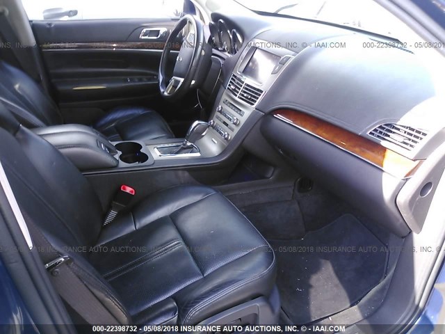 2LMHJ5FRXCBL51665 - 2012 LINCOLN MKT BLUE photo 5