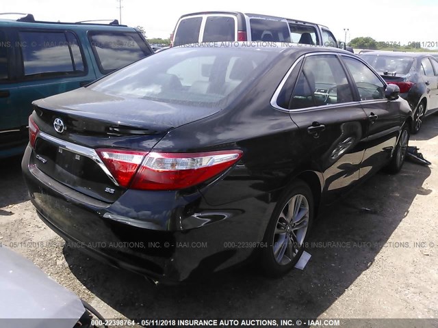 4T1BF1FK9HU375262 - 2017 TOYOTA CAMRY LE/XLE/SE/XSE BLACK photo 4