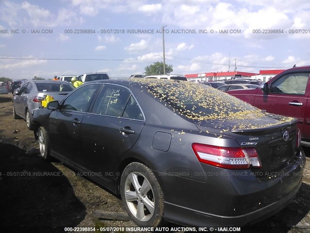 4T1BF3EK9BU665215 - 2011 TOYOTA CAMRY SE/LE/XLE GRAY photo 3