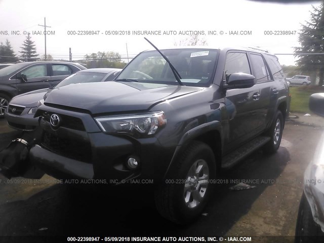 JTEBU5JR9J5534735 - 2018 TOYOTA 4RUNNER SR5 PREM/LTDL/TRAIL/TRD Szary zdjęcie 2