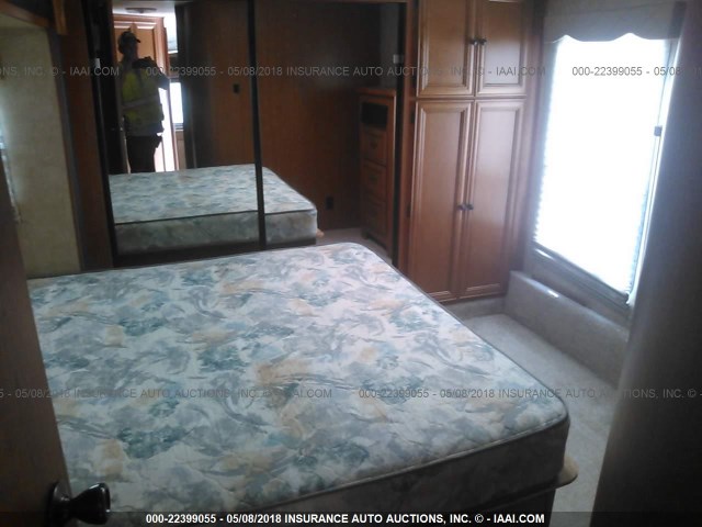 4X4FBLG21AG096494 - 2010 FOREST RIVER 3124 FIFTH WHEEL  WHITE photo 8