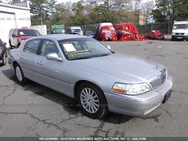 1LNHM81W54Y609418 - 2004 LINCOLN TOWN CAR EXECUTIVE/SIGNATURE ვერცხლისფერი ფოტო 1