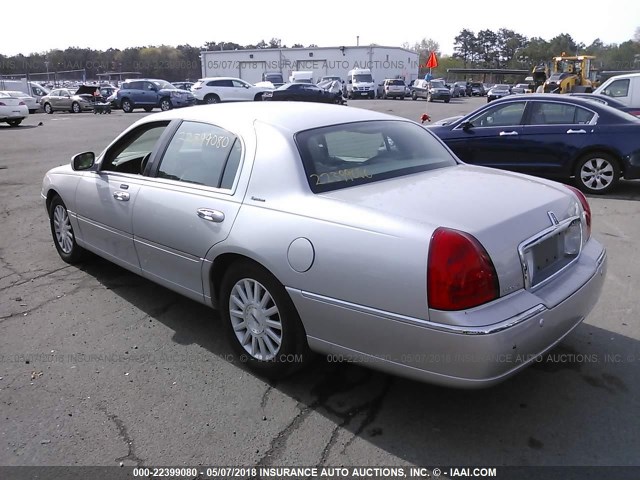 1LNHM81W54Y609418 - 2004 LINCOLN TOWN CAR EXECUTIVE/SIGNATURE ვერცხლისფერი ფოტო 3
