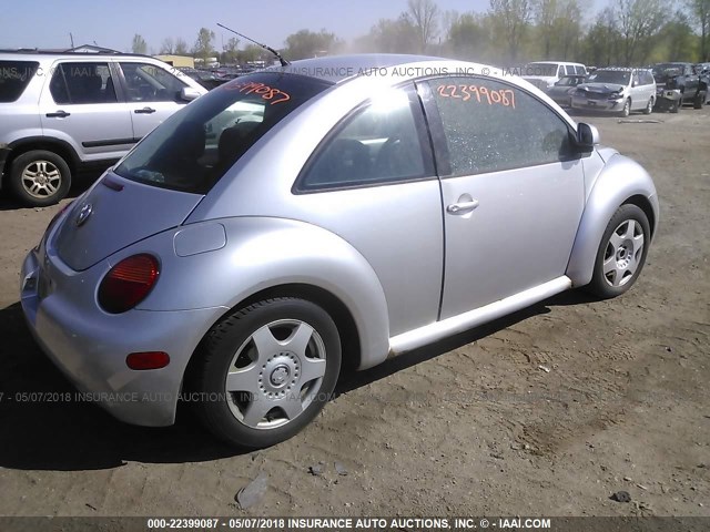 3VWBB61C7WM044059 - 1998 VOLKSWAGEN NEW BEETLE ვერცხლისფერი ფოტო 4