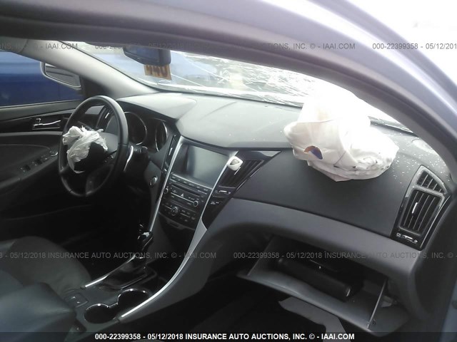 5NPEC4AB7EH857074 - 2014 HYUNDAI SONATA SE/LIMITED Light Blue photo 5