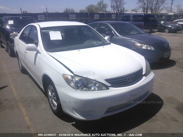 4T1BF32K15U621055 - 2005 TOYOTA CAMRY LE/XLE/SE 白色 照片 1
