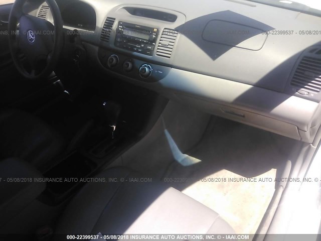 4T1BF32K15U621055 - 2005 TOYOTA CAMRY LE/XLE/SE 白色 照片 5