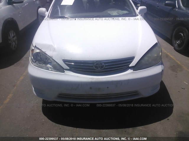 4T1BF32K15U621055 - 2005 TOYOTA CAMRY LE/XLE/SE 白色 照片 6