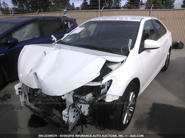 4T1BF1FK9GU131075 - 2016 TOYOTA CAMRY LE/XLE/SE/XSE WHITE photo 2