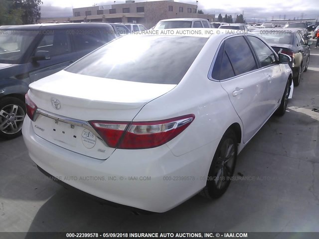 4T1BF1FK9GU131075 - 2016 TOYOTA CAMRY LE/XLE/SE/XSE WHITE photo 4