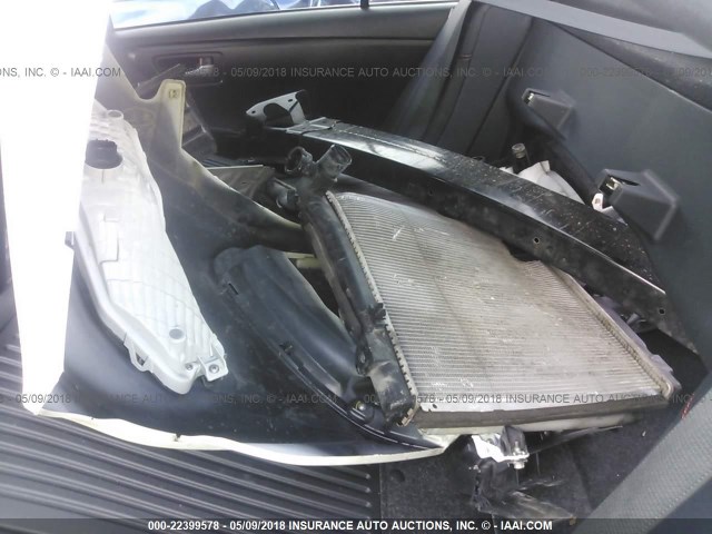 4T1BF1FK9GU131075 - 2016 TOYOTA CAMRY LE/XLE/SE/XSE WHITE photo 8