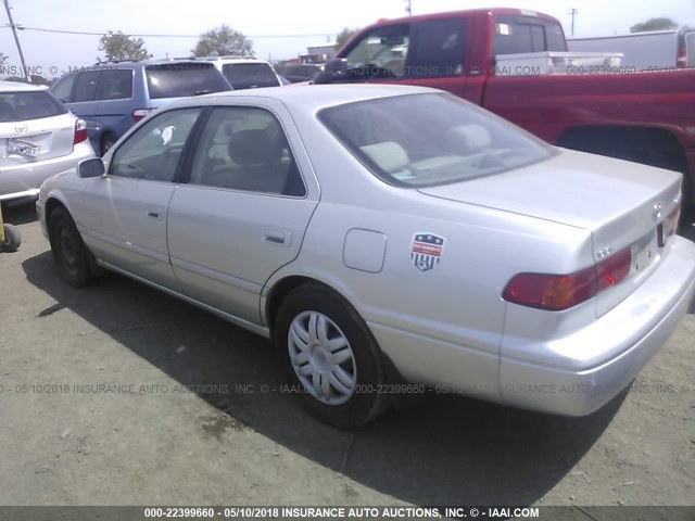 JT2BG22K310555985 - 2001 TOYOTA CAMRY CE/LE/XLE 银色 照片 3