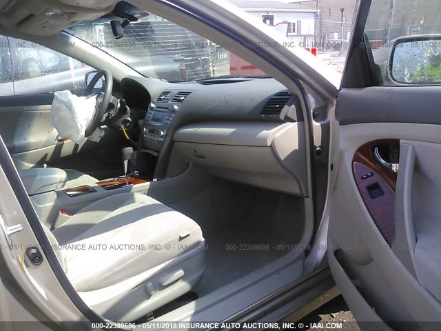 4T1BE46K19U263576 - 2009 TOYOTA CAMRY SE/LE/XLE ოქროსფერი ფოტო 5