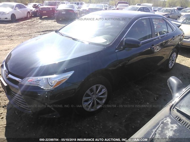 4T4BF1FK8FR470060 - 2015 TOYOTA CAMRY LE/XLE/SE/XSE BLACK photo 2