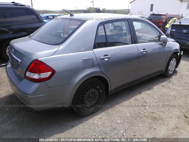 3N1BC11E18L461743 - 2008 NISSAN VERSA S/SL GRAY photo 4