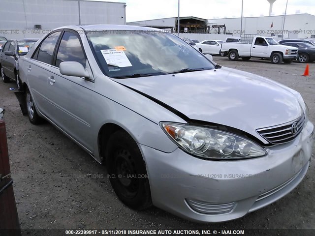 4T1BE32K95U974419 - 2005 TOYOTA CAMRY LE/XLE/SE ვერცხლისფერი ფოტო 1