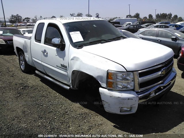 1GCRCSE01BZ462455 - 2011 CHEVROLET SILVERADO C1500 LT WHITE photo 1