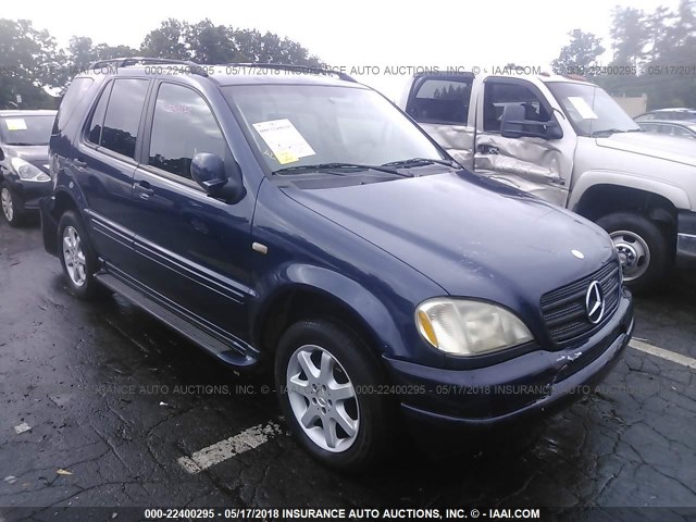 4JGAB72E6XA124323 - 1999 MERCEDES-BENZ ML 430 深蓝色 照片 1