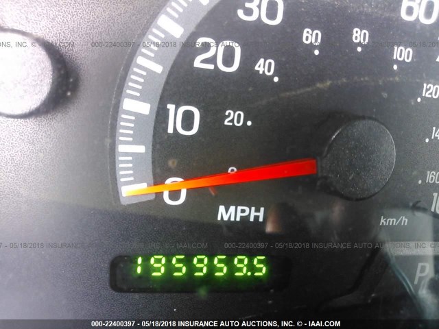 1FMRU1562YLC00477 - 2000 FORD EXPEDITION XLT თეთრი ფოტო 7