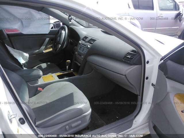 4T1BK46KX7U554731 - 2007 TOYOTA CAMRY NEW GENERAT LE/XLE/SE WHITE photo 5