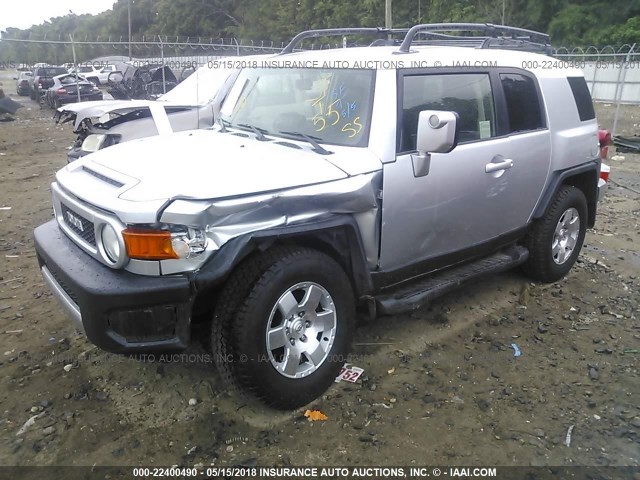 JTEZU11F870014495 - 2007 TOYOTA FJ CRUISER SILVER photo 2