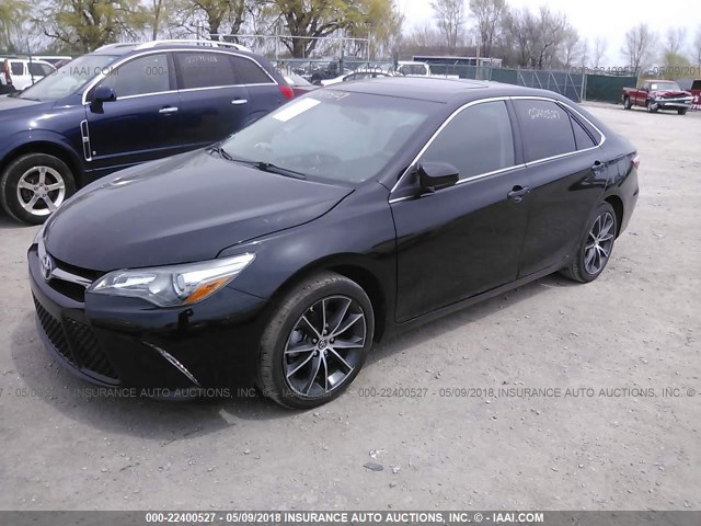 4T1BF1FK8FU052401 - 2015 TOYOTA CAMRY LE/XLE/SE/XSE BLACK photo 2