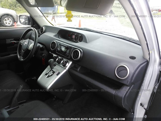 JTLKE50E081004448 - 2008 TOYOTA SCION XB SILVER photo 5