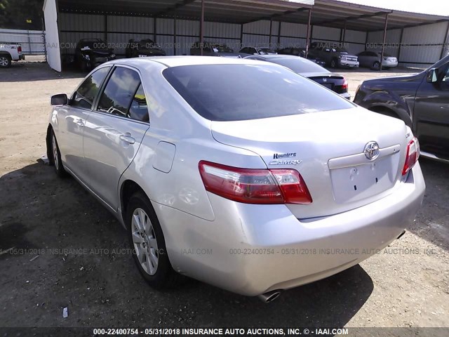 4T1BK46K18U059836 - 2008 TOYOTA CAMRY LE/XLE/SE ვერცხლისფერი ფოტო 3
