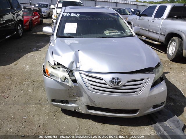 4T1BK46K18U059836 - 2008 TOYOTA CAMRY LE/XLE/SE ვერცხლისფერი ფოტო 6