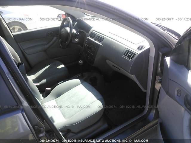 1FAFP36N15W287496 - 2005 FORD FOCUS ZXW GRAY photo 5