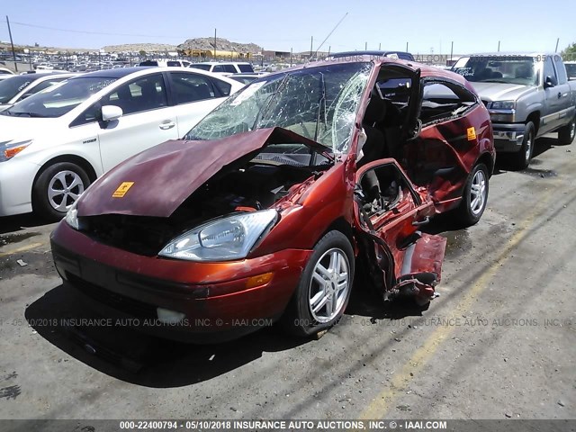 3FAFP3130YR240960 - 2000 FORD FOCUS ZX3 ORANGE photo 2