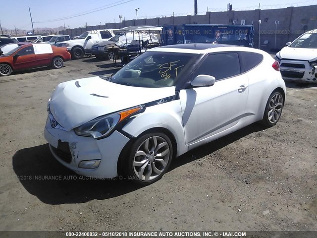 KMHTC6AD3DU123665 - 2013 HYUNDAI VELOSTER WHITE photo 2