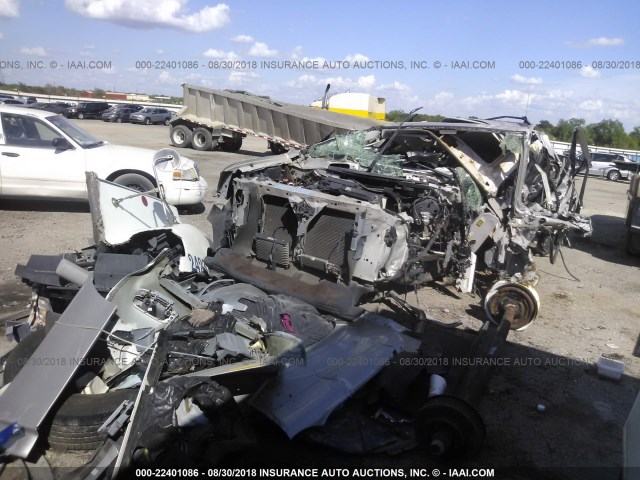 5LMFU27595LJ08031 - 2005 LINCOLN NAVIGATOR Argent photo 2