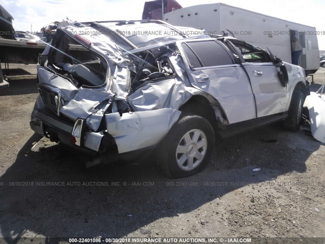 5LMFU27595LJ08031 - 2005 LINCOLN NAVIGATOR Argent photo 4