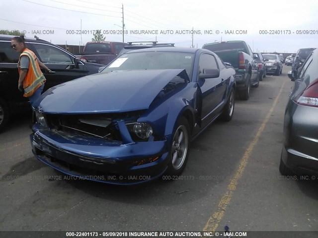 1ZVHT82H965237705 - 2006 FORD MUSTANG GT BLUE photo 2