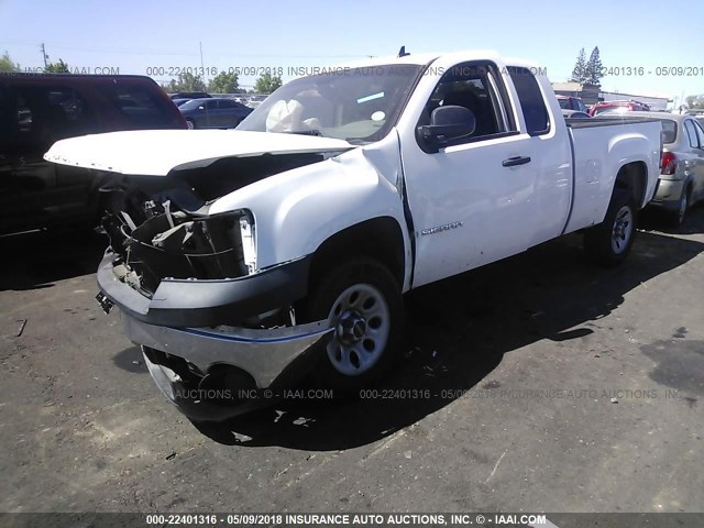 1GTEC19C68Z258451 - 2008 GMC SIERRA C1500 WHITE photo 2