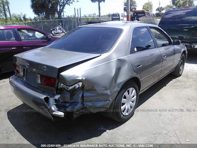 4T1BG22K1YU692686 - 2000 TOYOTA CAMRY CE/LE/XLE BEIGE photo 4