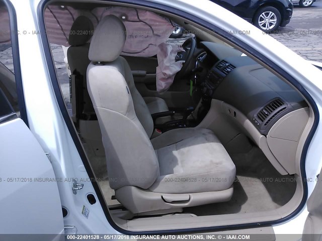 1HGCM56796A152396 - 2006 HONDA ACCORD EX WHITE photo 5