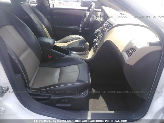 1G1ZK57B59F147519 - 2009 CHEVROLET MALIBU LTZ WHITE photo 5