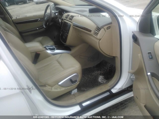 4JGCB65E06A029818 - 2006 MERCEDES-BENZ R 350 WHITE photo 5