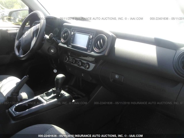 3TMCZ5AN7HM116248 - 2017 TOYOTA TACOMA DBL CAB/SR/TRDSPT/OR/PRO ვერცხლისფერი ფოტო 5