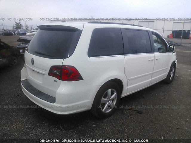 2V4RW3DG9BR717753 - 2011 VOLKSWAGEN ROUTAN SE WHITE photo 4